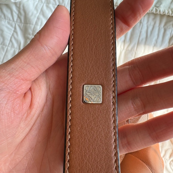 Authentic Loewe Tan Medium Hammock Bag, with card and dust bag - Picture 12 of 15